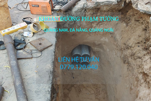 Khoan Xuyên Qua Đường